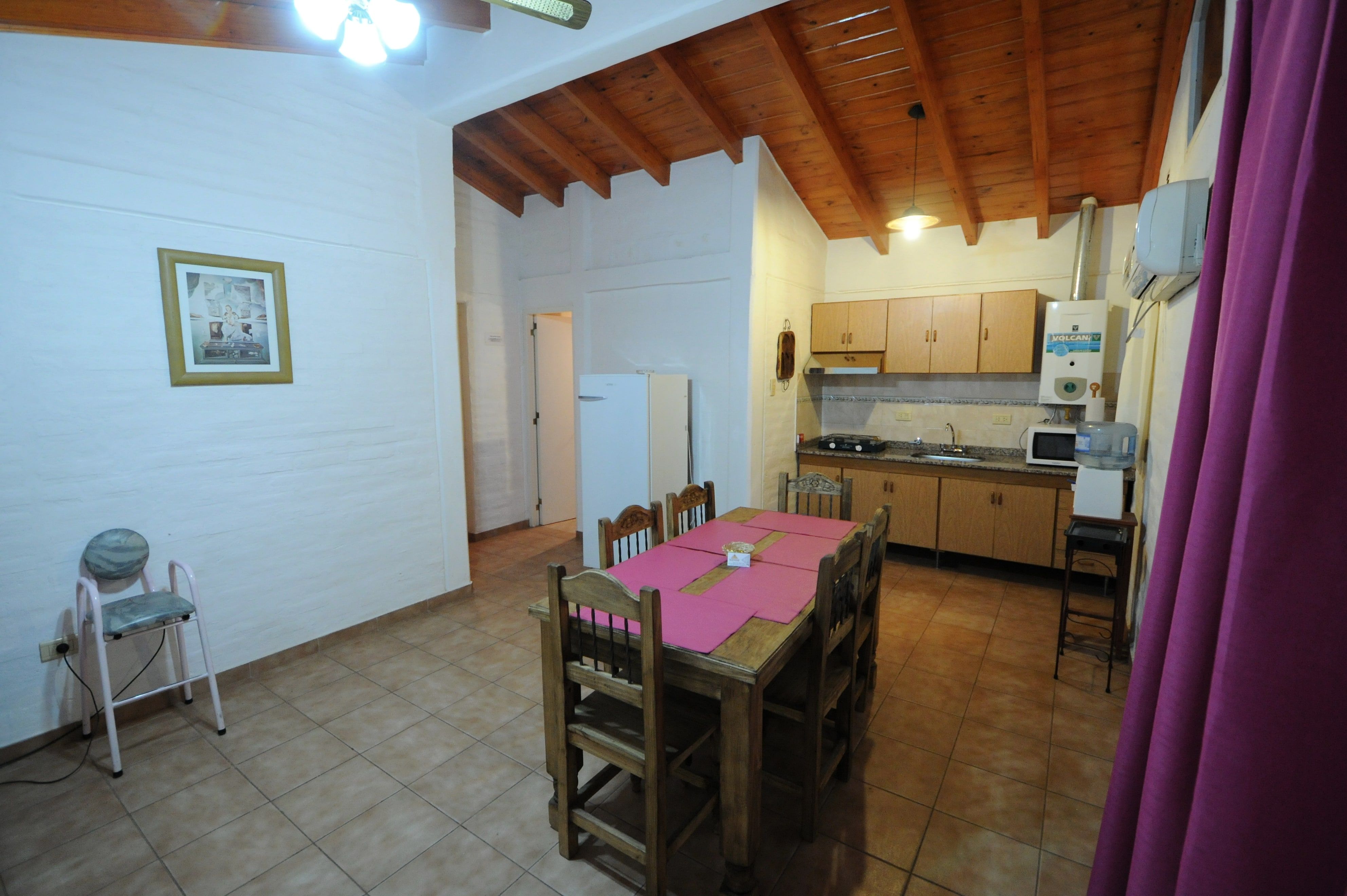 Cocina-comedor equipada de la Cabaña Valle Pintado