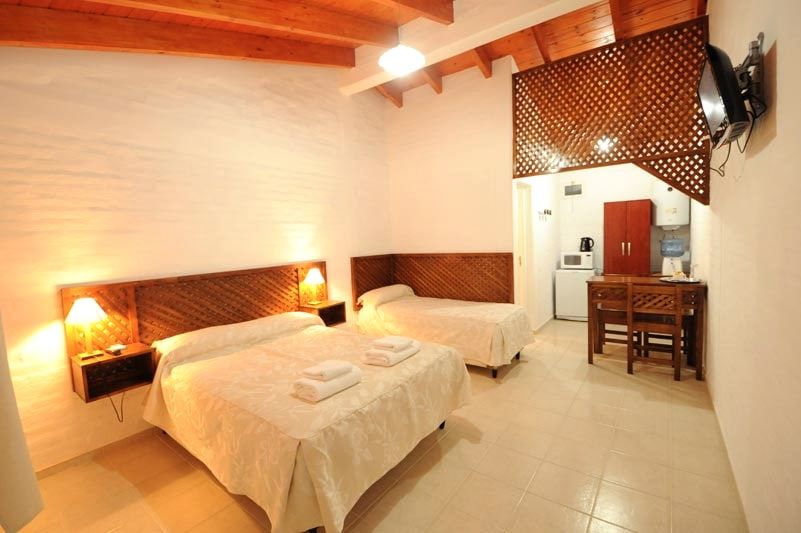Monoambiente Valle Pintado con cama doble, cama simple y desayunador